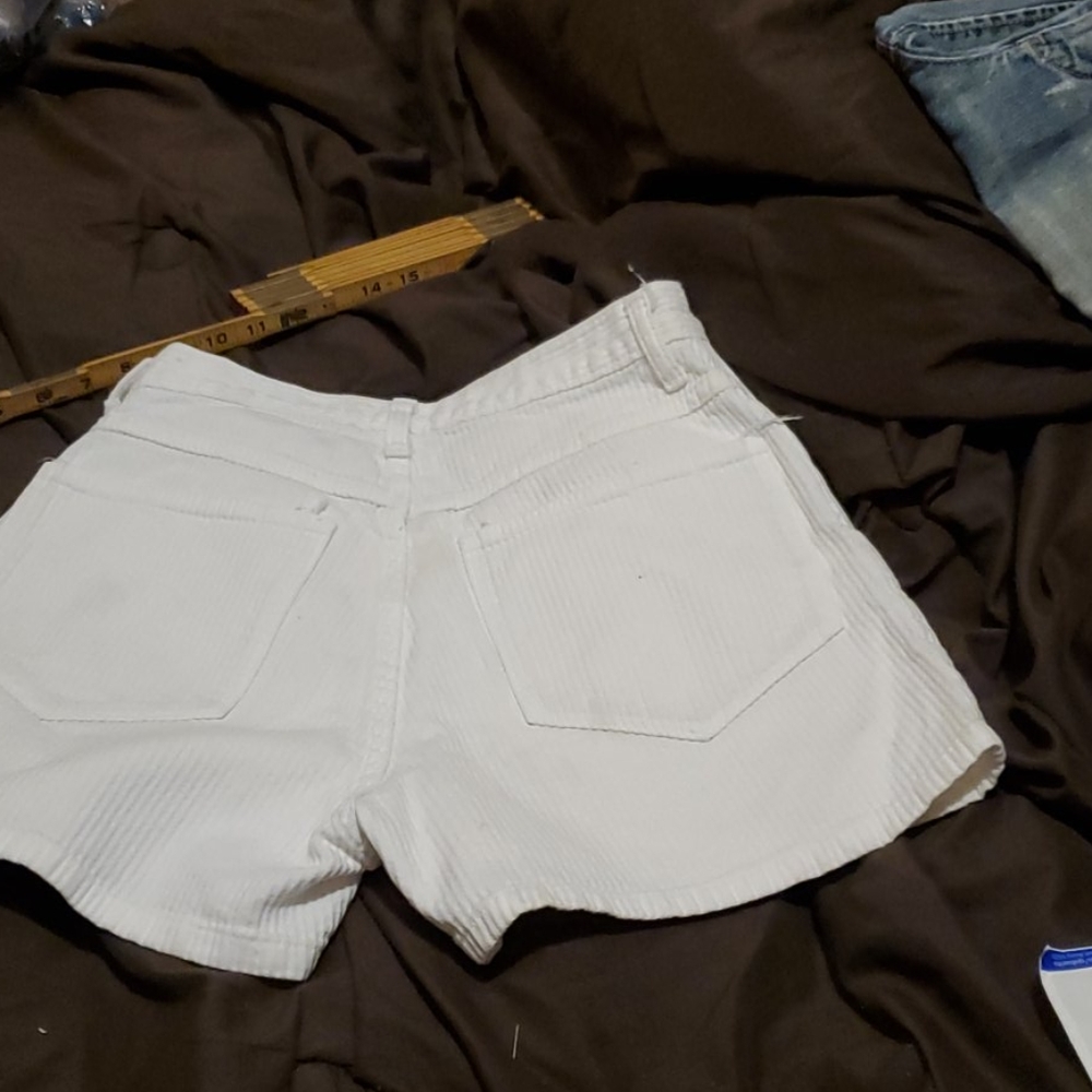 Shorts - Picture 4 of 8